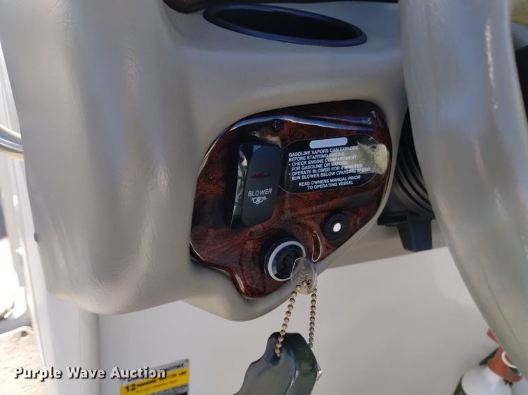 image for item LN9975 2003 Crownline  230BR boat