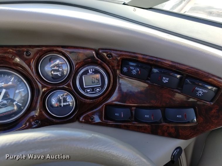 image for item LN9975 2003 Crownline  230BR boat