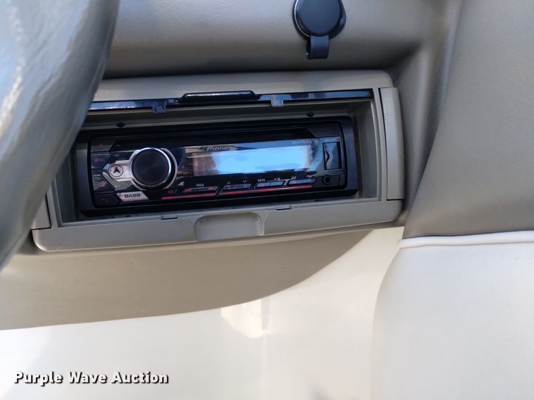 image for item LN9975 2003 Crownline  230BR boat