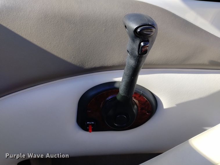 image for item LN9975 2003 Crownline  230BR boat