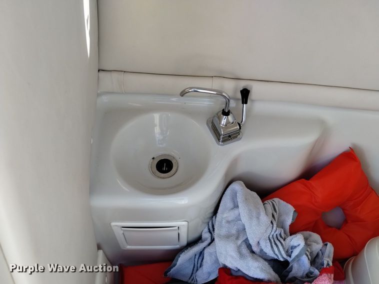 image for item LN9975 2003 Crownline  230BR boat