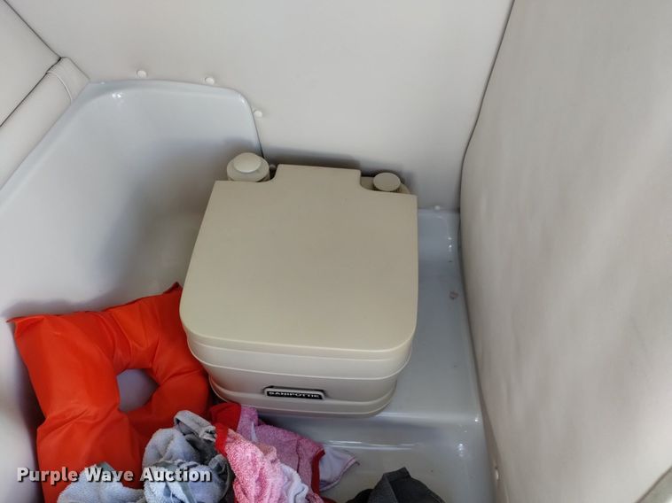 image for item LN9975 2003 Crownline  230BR boat