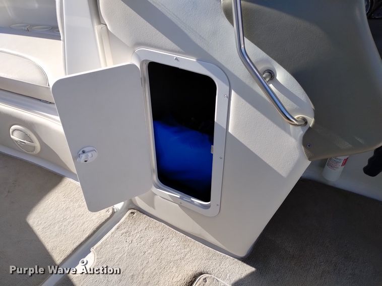 image for item LN9975 2003 Crownline  230BR boat