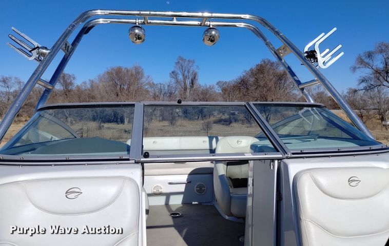 image for item LN9975 2003 Crownline  230BR boat