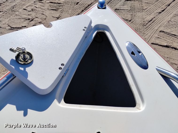 image for item LN9975 2003 Crownline  230BR boat