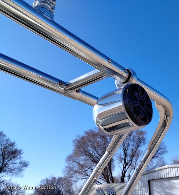 image for item LN9975 2003 Crownline  230BR boat