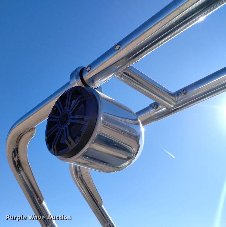 image for item LN9975 2003 Crownline  230BR boat