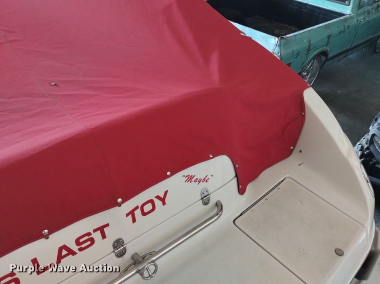 image for item LN9975 2003 Crownline  230BR boat