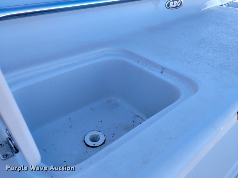 image for item LN9975 2003 Crownline  230BR boat