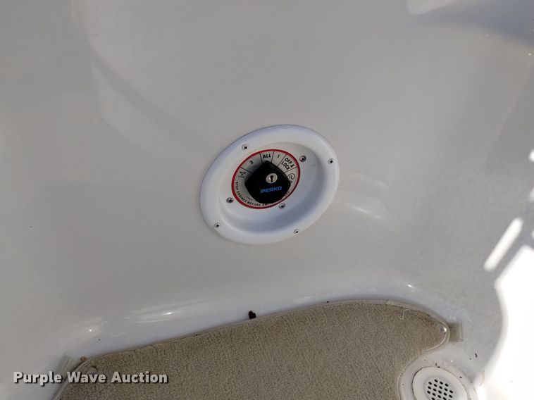 image for item LN9975 2003 Crownline  230BR boat