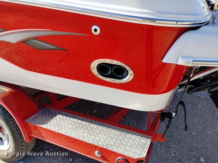 image for item LN9975 2003 Crownline  230BR boat