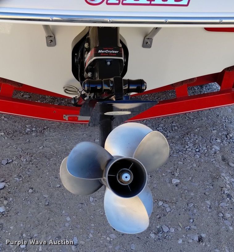 image for item LN9975 2003 Crownline  230BR boat