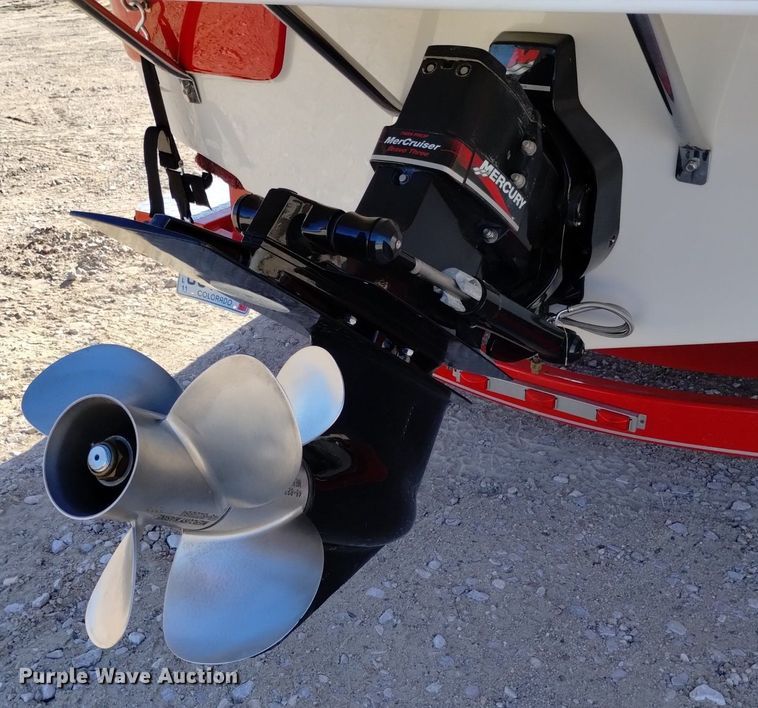 image for item LN9975 2003 Crownline  230BR boat