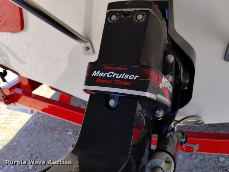 image for item LN9975 2003 Crownline  230BR boat