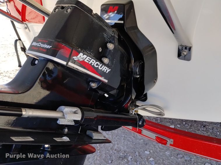 image for item LN9975 2003 Crownline  230BR boat