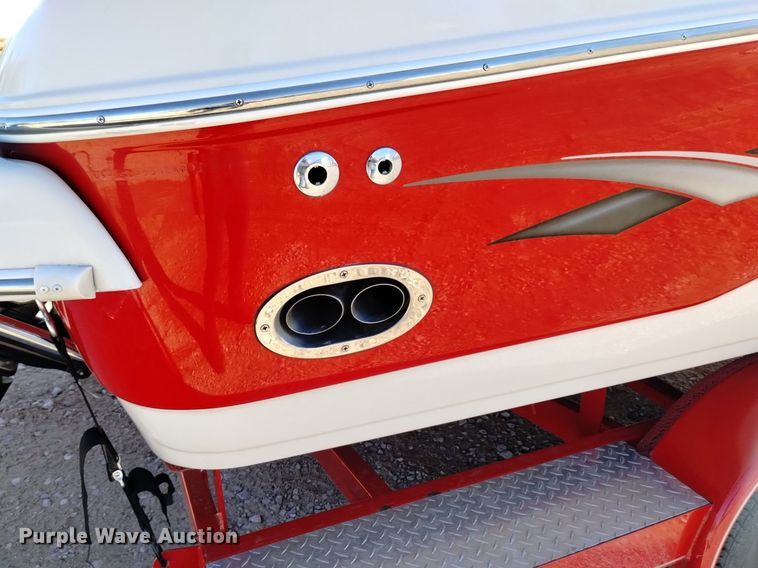 image for item LN9975 2003 Crownline  230BR boat