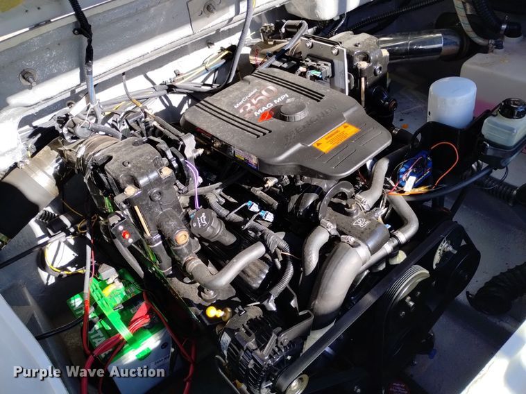 image for item LN9975 2003 Crownline  230BR boat