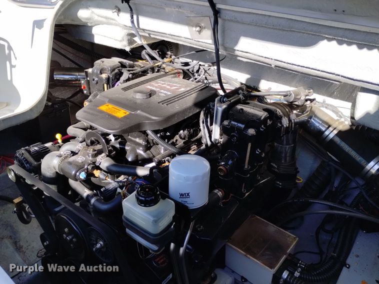 image for item LN9975 2003 Crownline  230BR boat