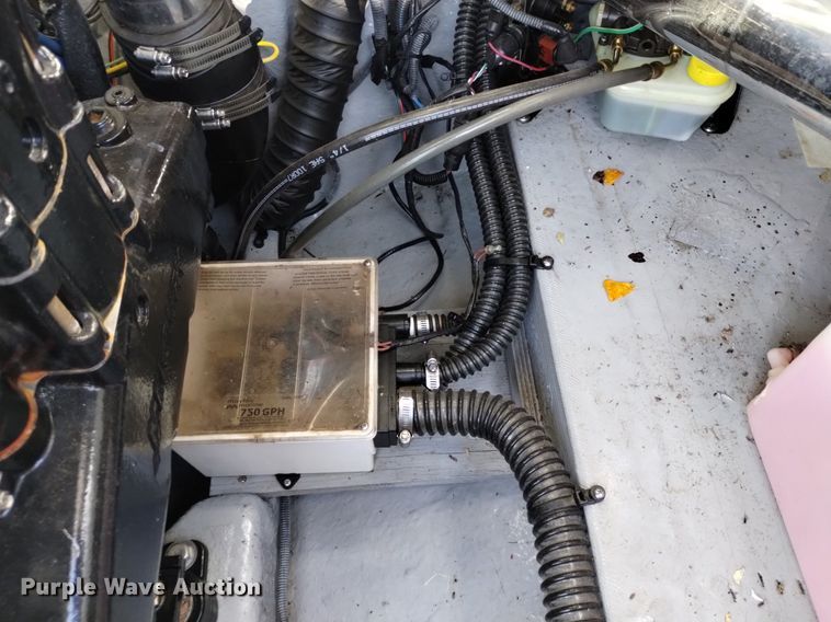 image for item LN9975 2003 Crownline  230BR boat