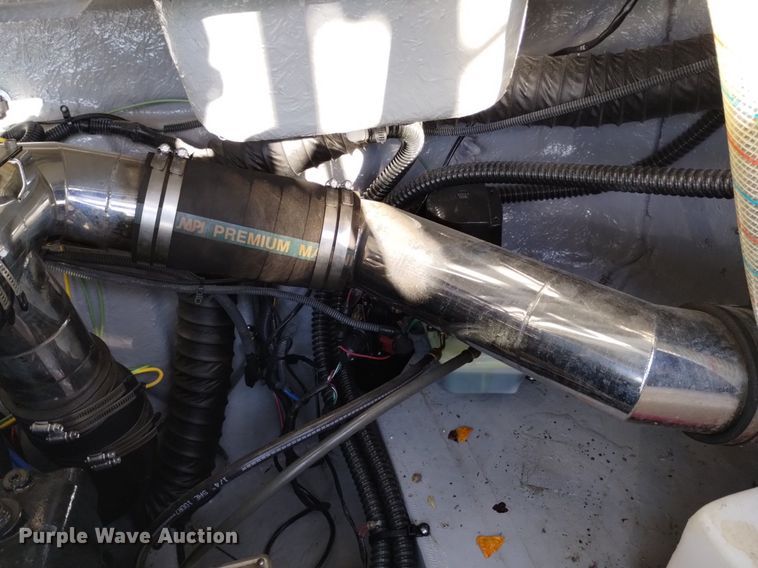 image for item LN9975 2003 Crownline  230BR boat