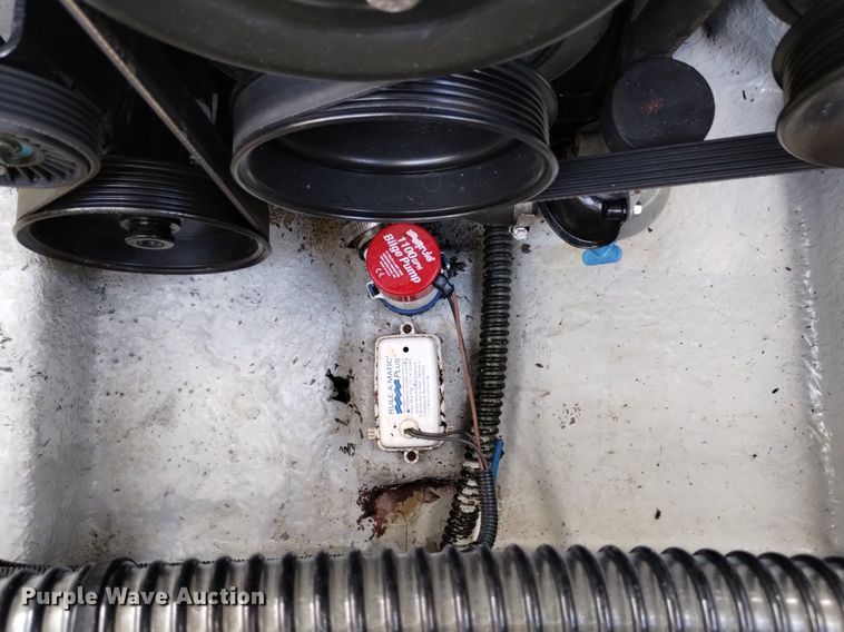 image for item LN9975 2003 Crownline  230BR boat