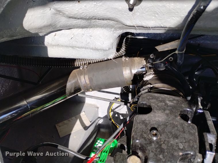 image for item LN9975 2003 Crownline  230BR boat