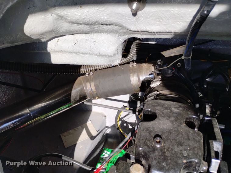 image for item LN9975 2003 Crownline  230BR boat