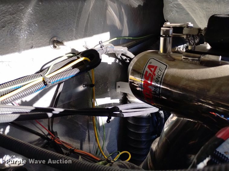 image for item LN9975 2003 Crownline  230BR boat