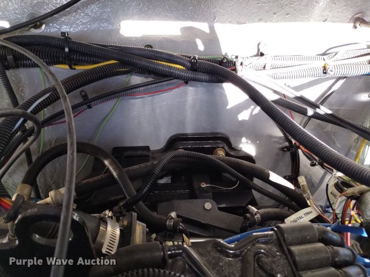 image for item LN9975 2003 Crownline  230BR boat