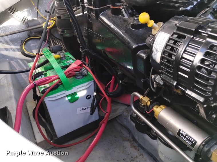 image for item LN9975 2003 Crownline  230BR boat