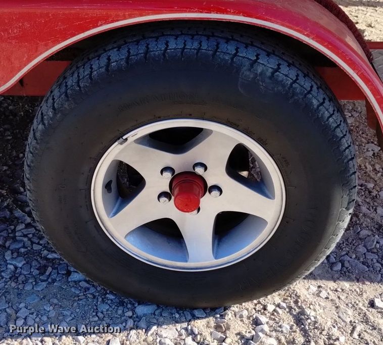 image for item LN9975 2003 Crownline  230BR boat