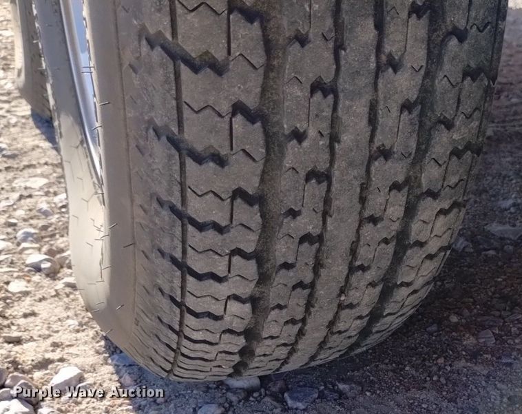 image for item LN9975 2003 Crownline  230BR boat