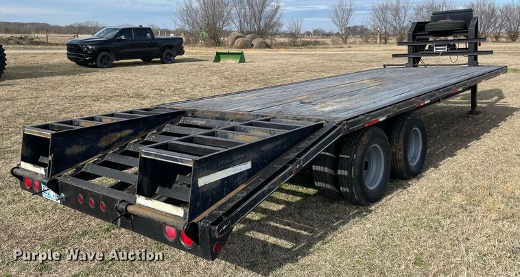 image for item LV9222 2002 Kearney equipment trailer
