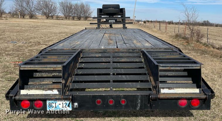 image for item LV9222 2002 Kearney equipment trailer