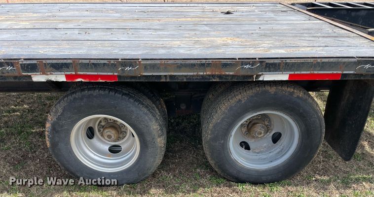 image for item LV9222 2002 Kearney equipment trailer