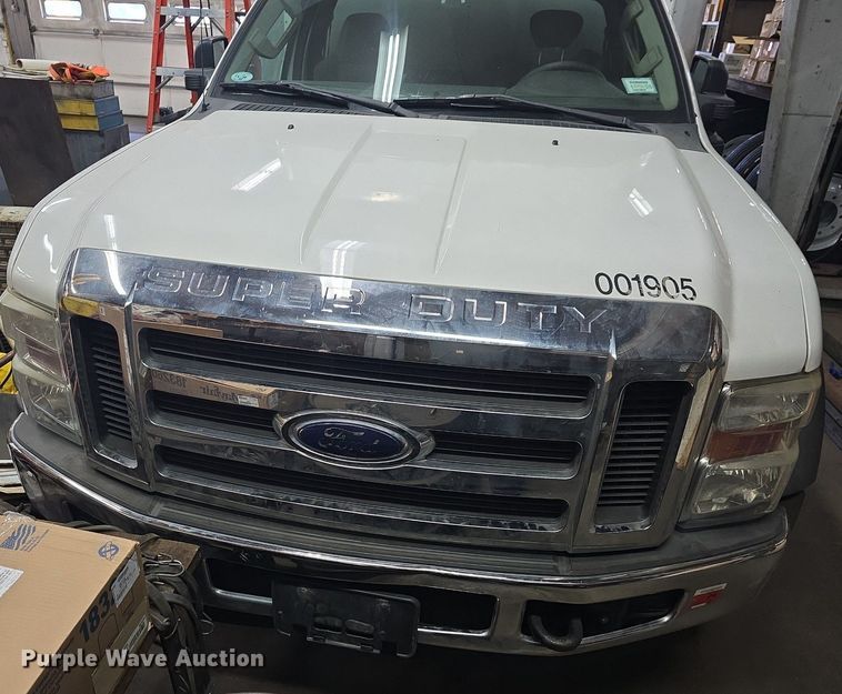 image for item ME9299 2010 Ford F550 Super Duty XLT box truck