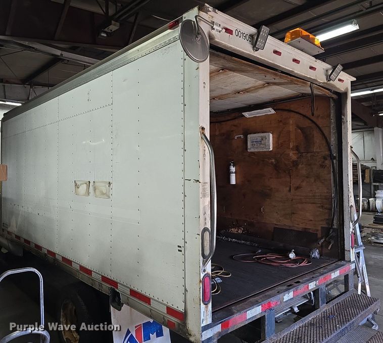 image for item ME9299 2010 Ford F550 Super Duty XLT box truck