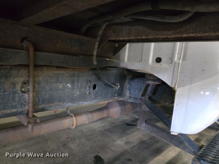 image for item ME9299 2010 Ford F550 Super Duty XLT box truck