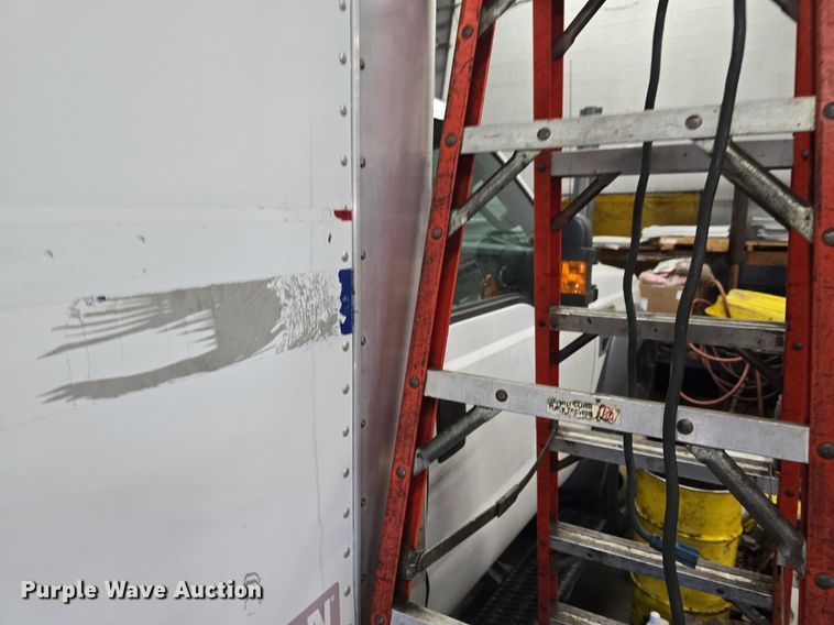 image for item ME9299 2010 Ford F550 Super Duty XLT box truck