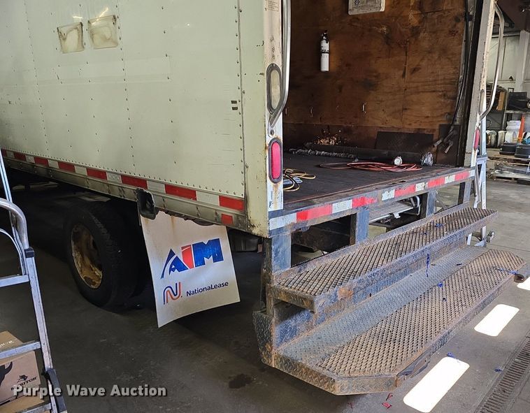 image for item ME9299 2010 Ford F550 Super Duty XLT box truck