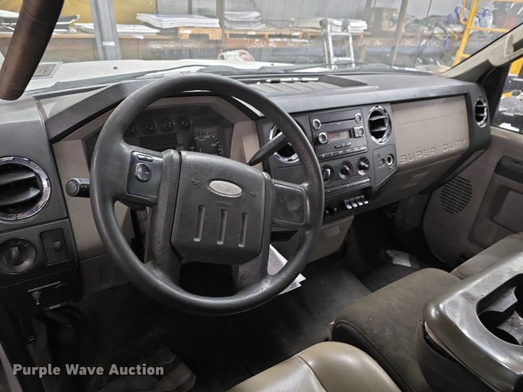 image for item ME9299 2010 Ford F550 Super Duty XLT box truck