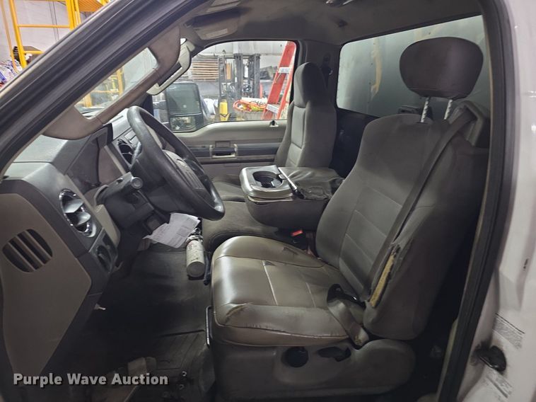 image for item ME9299 2010 Ford F550 Super Duty XLT box truck