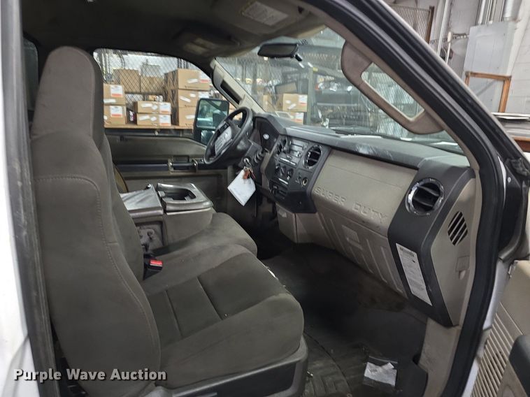 image for item ME9299 2010 Ford F550 Super Duty XLT box truck