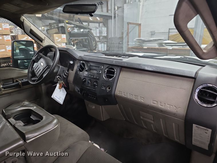 image for item ME9299 2010 Ford F550 Super Duty XLT box truck