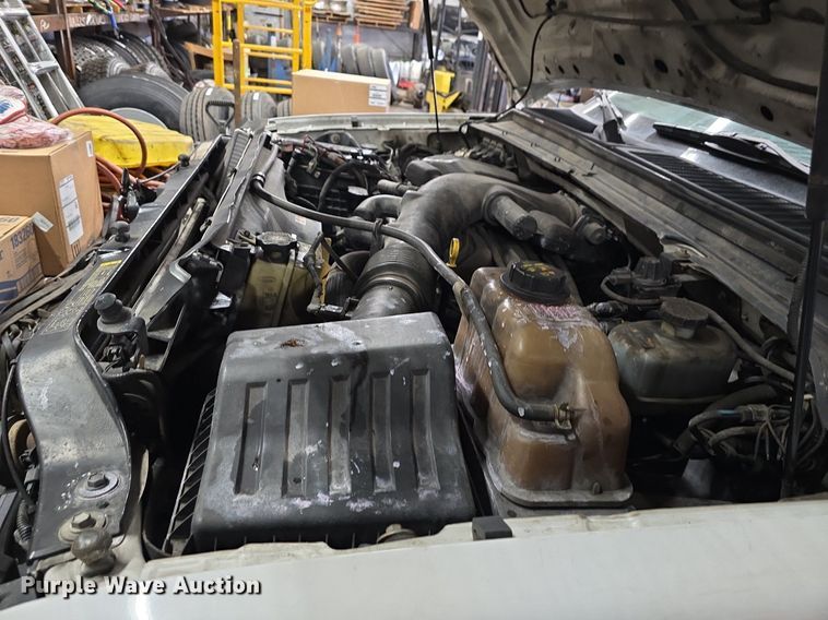 image for item ME9299 2010 Ford F550 Super Duty XLT box truck