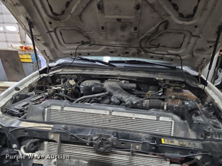 image for item ME9299 2010 Ford F550 Super Duty XLT box truck