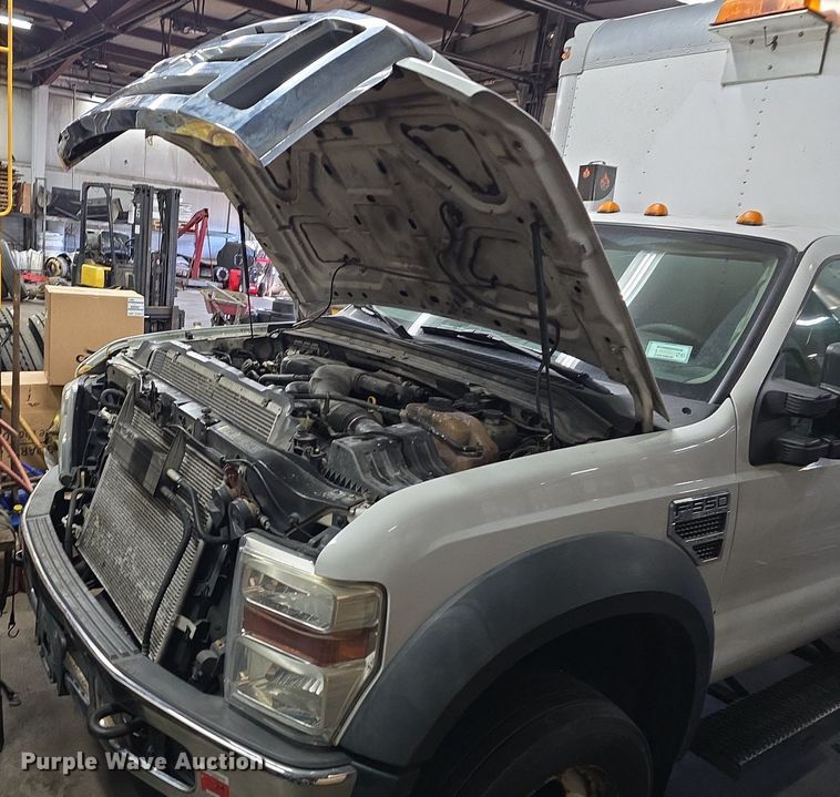 image for item ME9299 2010 Ford F550 Super Duty XLT box truck