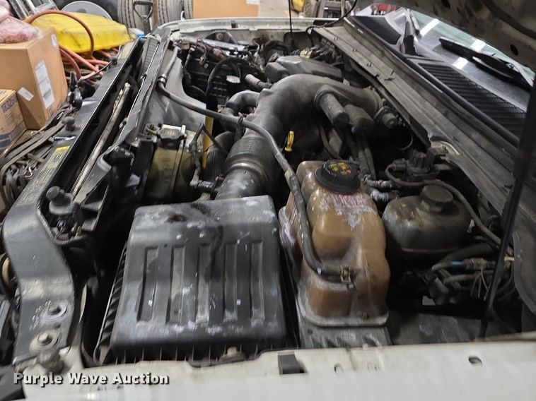 image for item ME9299 2010 Ford F550 Super Duty XLT box truck