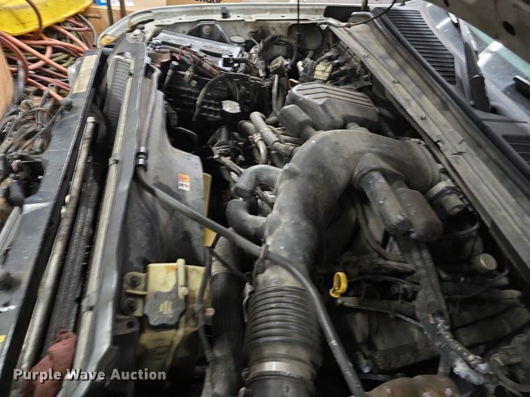 image for item ME9299 2010 Ford F550 Super Duty XLT box truck