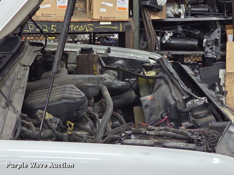 image for item ME9299 2010 Ford F550 Super Duty XLT box truck